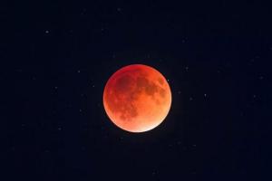 血月见妖孽现，2023超级血月来袭，是如何形成的