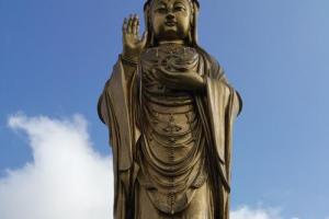 这就是著名的南海普陀山观音菩萨大铜像.
