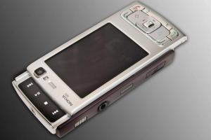 一个同学当时使用的就是诺基亚5320,这是一款运行塞班系统的智能手机